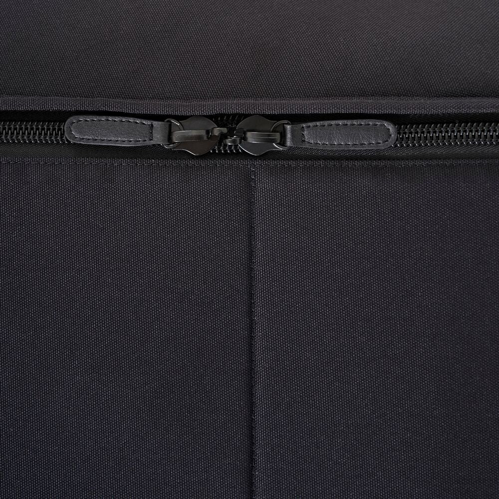 Oasis Travel Bag | Padded, Water-Resistant 5